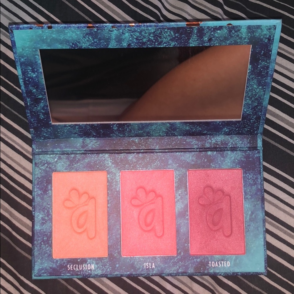 Alamar Cosemetics Blush Trio ( Medium-Tan)